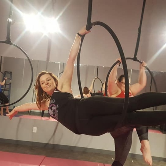 Meet your Posher, Amanda - Picture 7 of 7